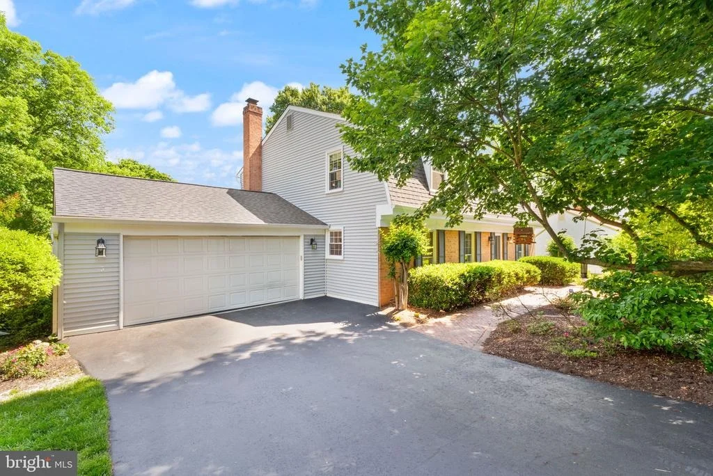 Photo of 2037 DURAND DRIVE