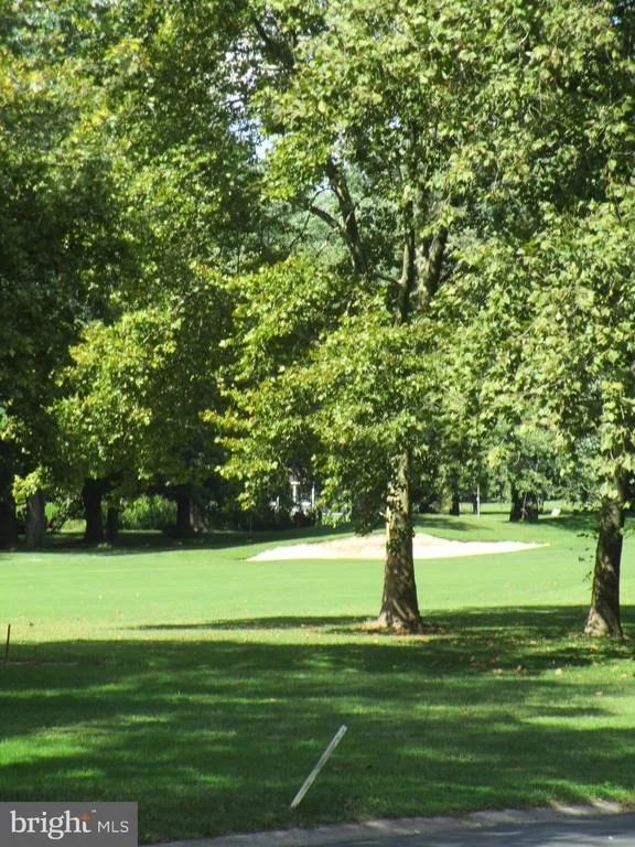 Photo of 40 W FAIRWAY CIRCLE