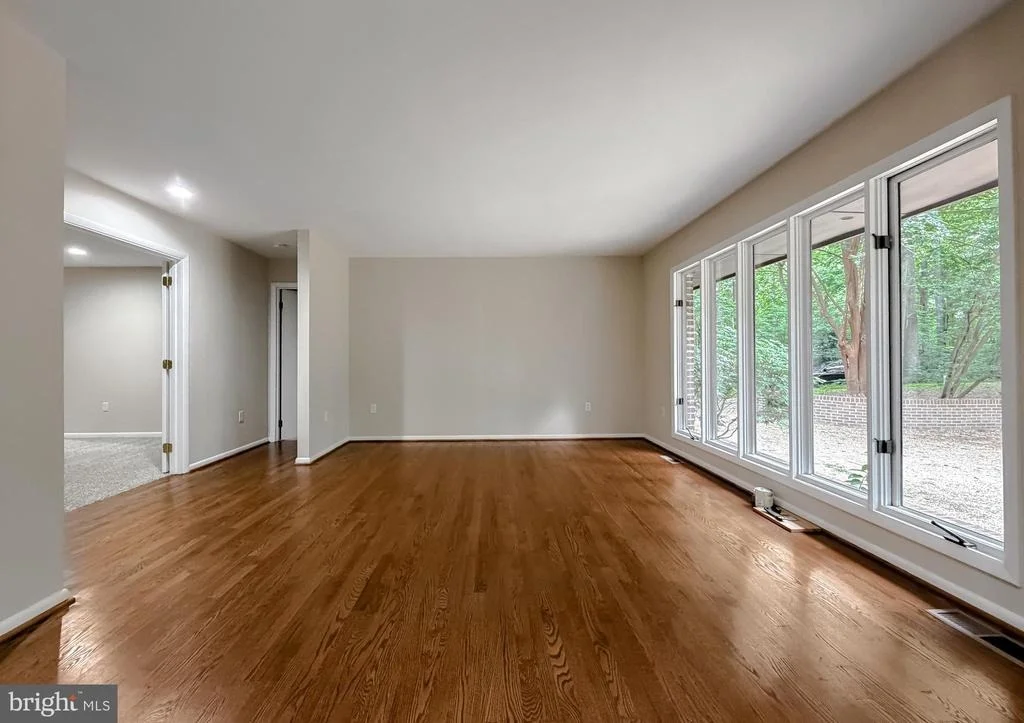 Photo of 8425 MAUSEN LANE