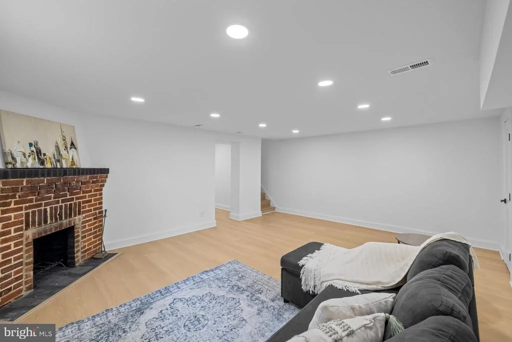 Photo of 536 ONEIDA PLACE NW