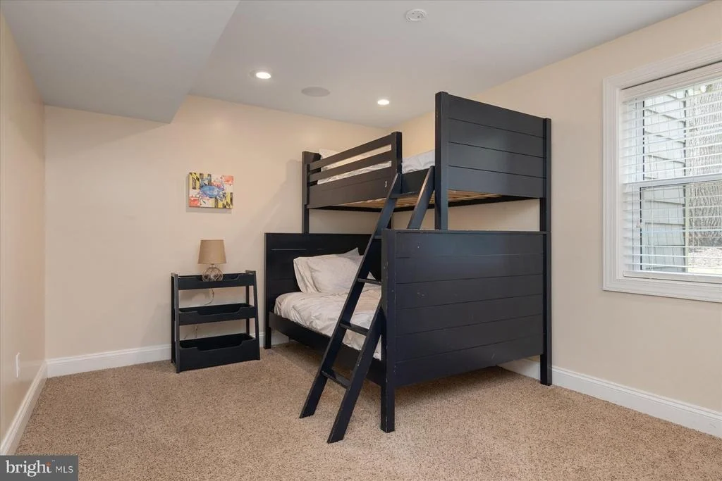 Photo of 1134 VALLEY DRIVE