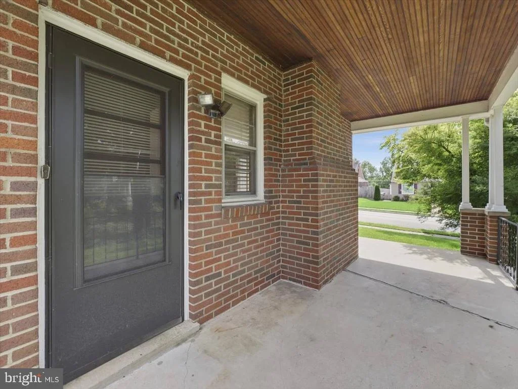 Photo of 939 VIEW STREET