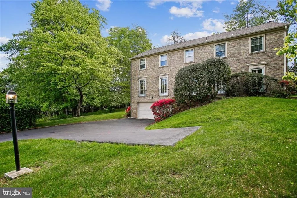 Photo of 9208 FALL RIVER LANE