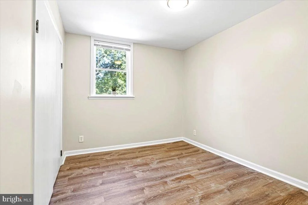 Photo of 1042 GEORGE JAMES LOOP