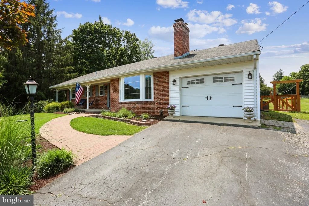 Photo of 24120 DOREEN DRIVE