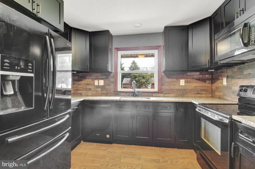 Photo of 2506 CRESTVIEW DRIVE