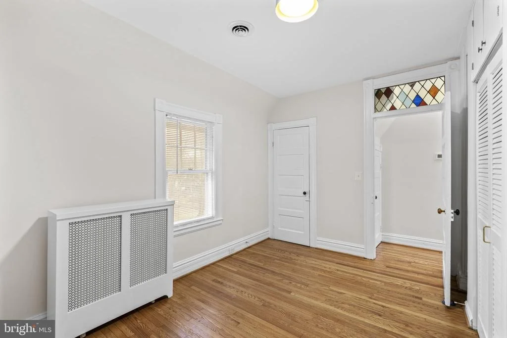 Photo of 702 DEEPDENE ROAD