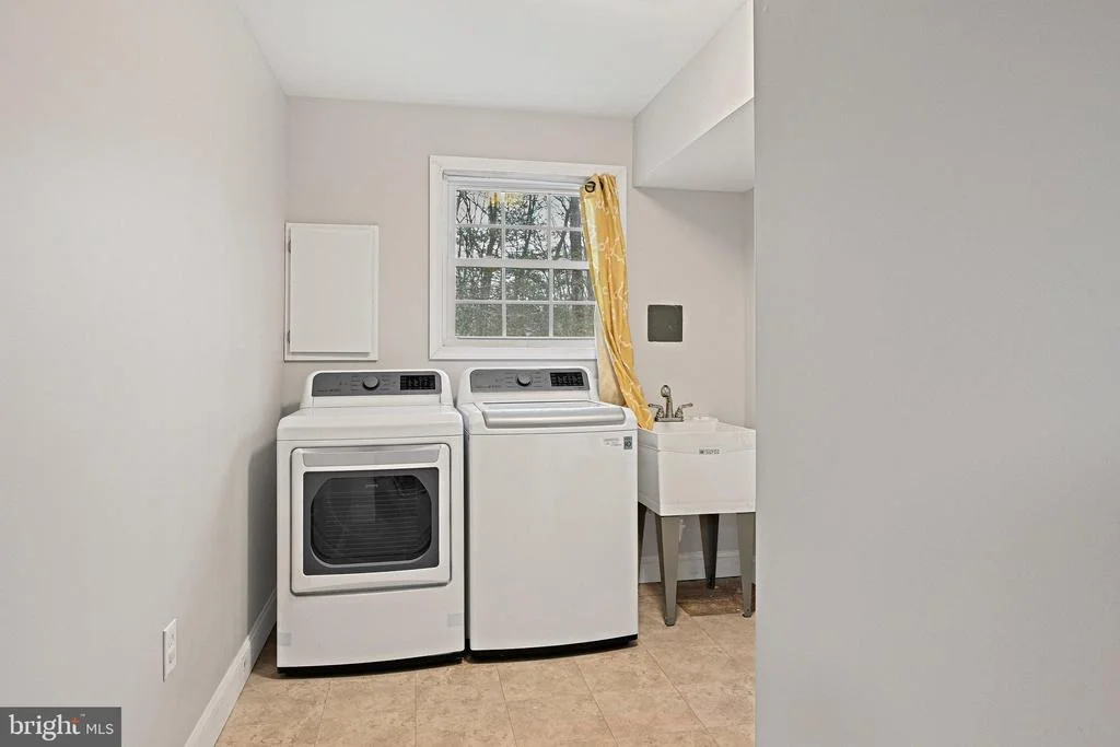 Photo of 7925 ORANGE PLANK ROAD