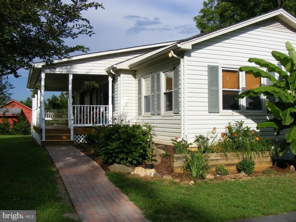 Photo of 17104 WATERLOO ROAD
