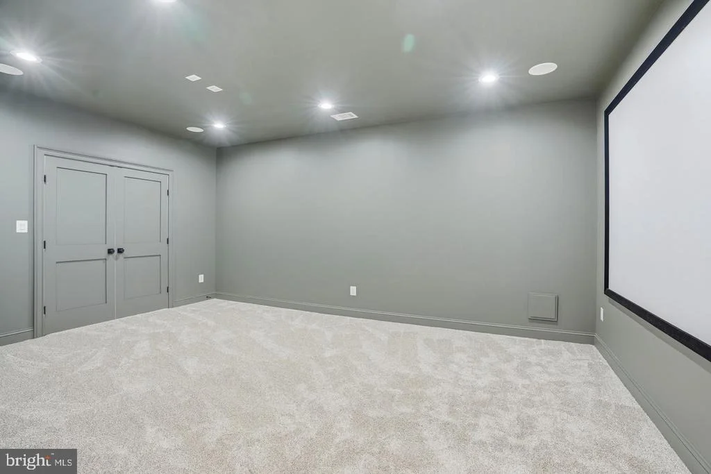 Photo of 6512 WILLIAMSBURG BOULEVARD