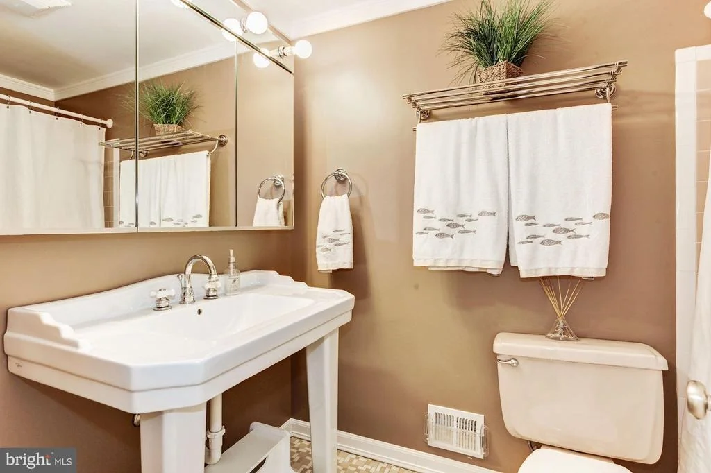 Photo of 7104 HADLOW COURT