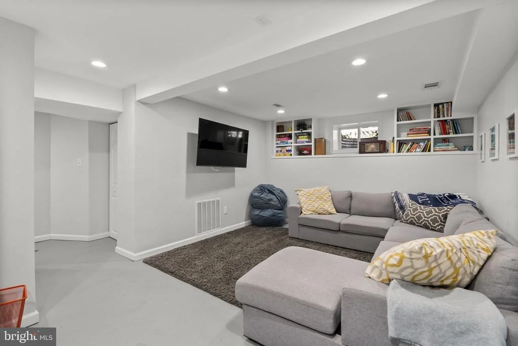 Photo of 212 DEARBORN AVENUE