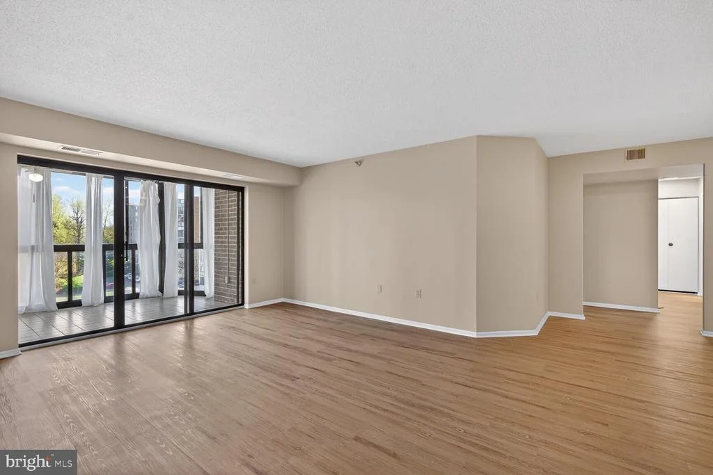 Photo of Unit 3521 at 15115 INTERLACHEN DRIVE