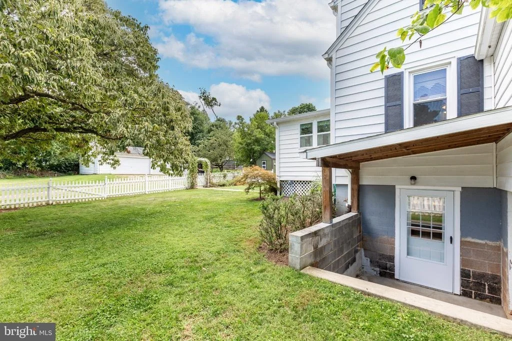 Photo of 701 LONGVIEW AVENUE