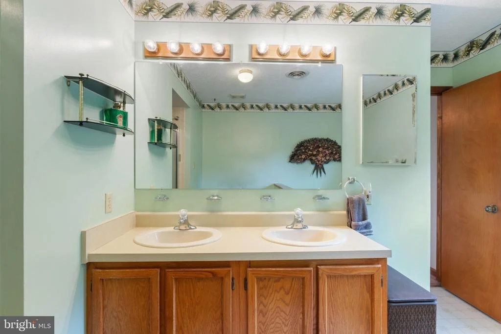 Photo of 2380 MOREAU DRIVE