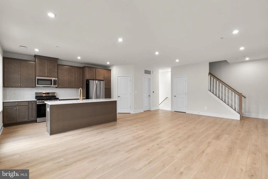 Photo of 43305 FARRINGDON SQUARE