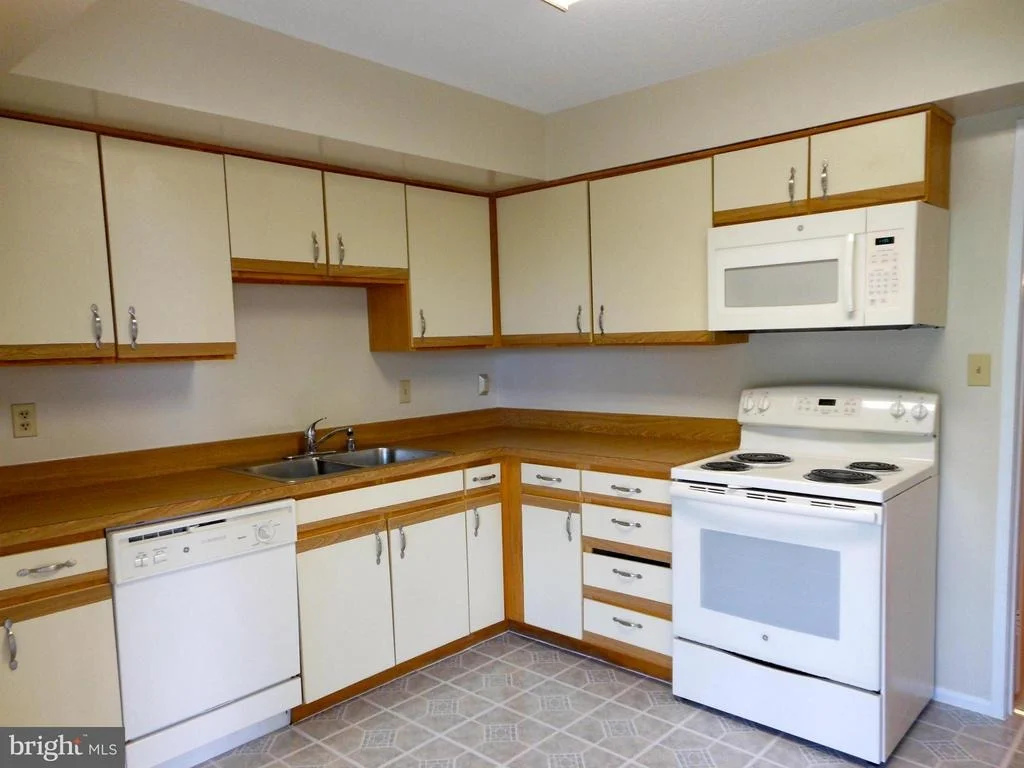 Photo of Unit 3614 at 15115 INTERLACHEN DRIVE