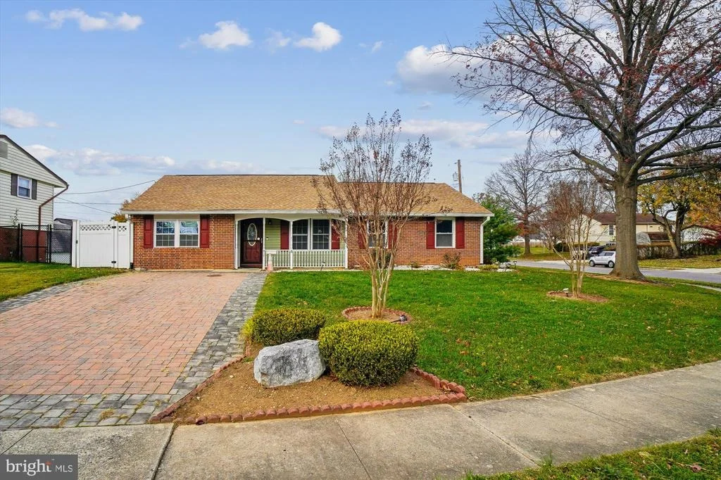 Photo of 417 WHITE OAK PLACE