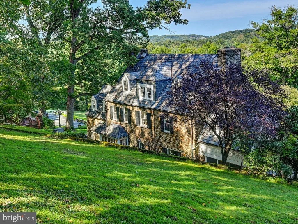 Photo of 1860 CIRCLE ROAD