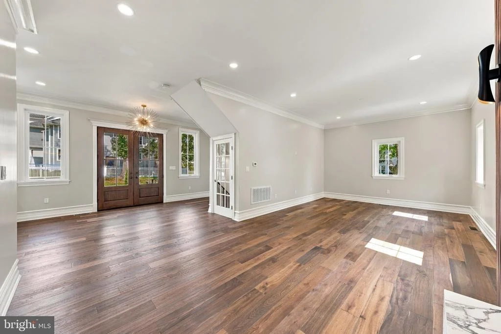 Photo of 230 E SUMMIT AVENUE