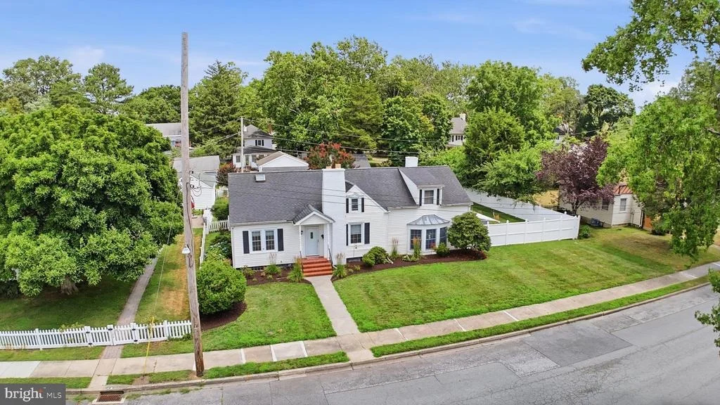 Photo of 727 N GOVERNORS AVENUE