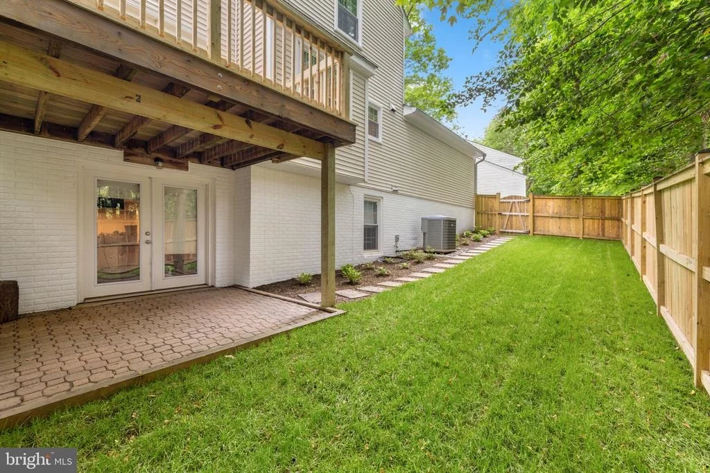Photo of 9206 NORTHEDGE DRIVE