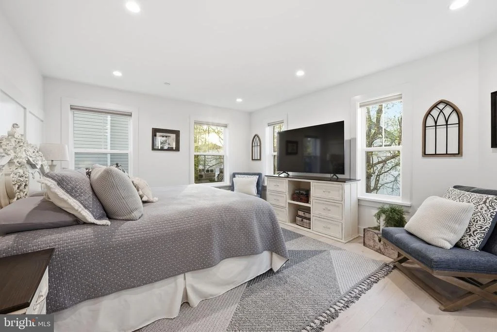 Photo of 1422 HOWARD ROAD