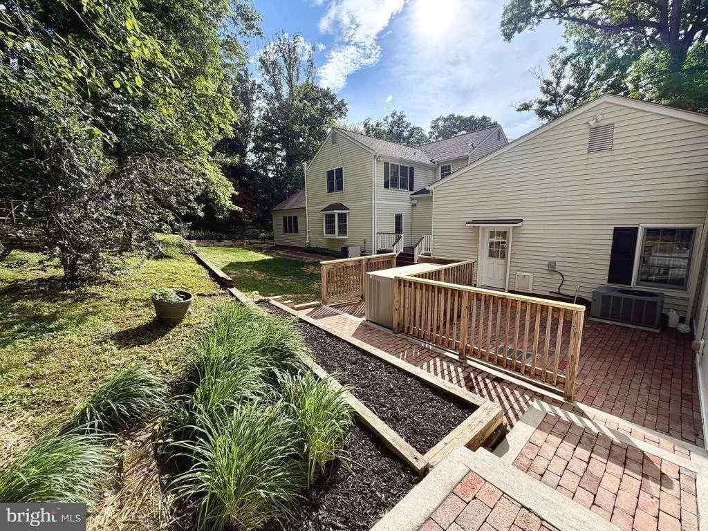 Photo of 15720 COMUS ROAD
