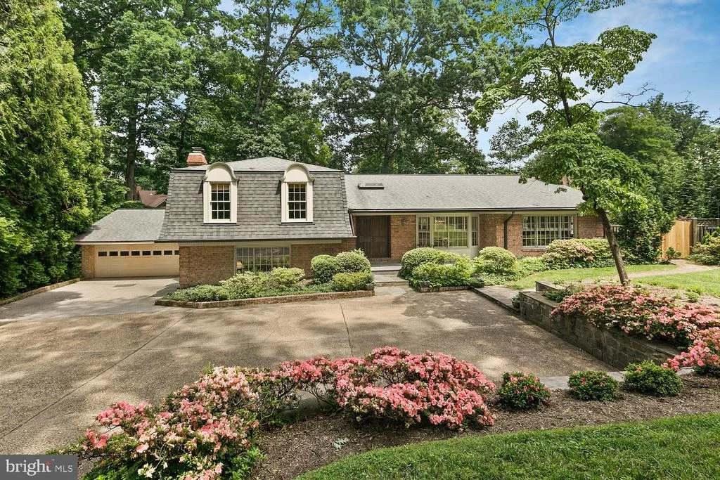 Photo of 1613 FOREST LANE