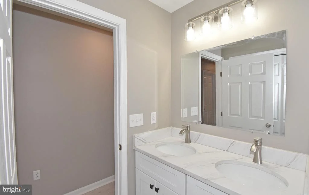 Photo of 516 OVERBROOK DRIVE