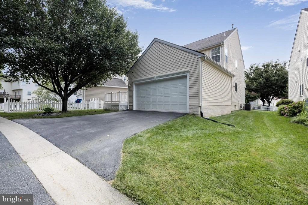 Photo of 9693 ROYAL CREST CIR