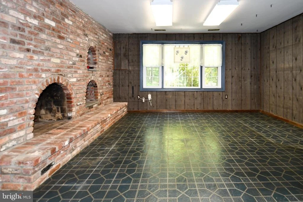 Photo of 8870 BROOK DRIVE
