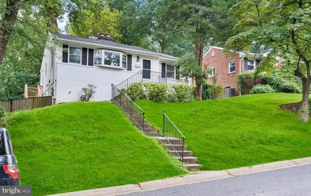 Photo of 121 WHITMOOR TERRACE