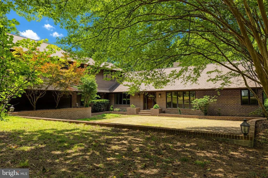 Photo of 8425 MAUSEN LANE