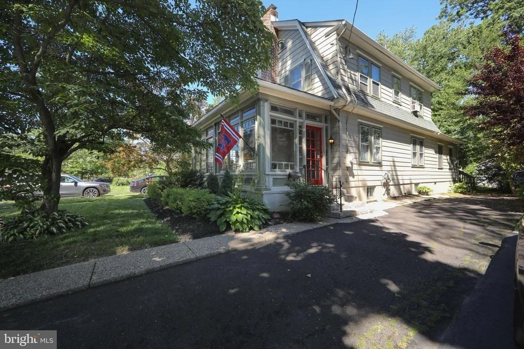 Photo of 237 RHOADS AVENUE
