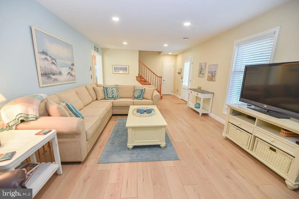 Photo of 956 LAKE VIEW DRIVE