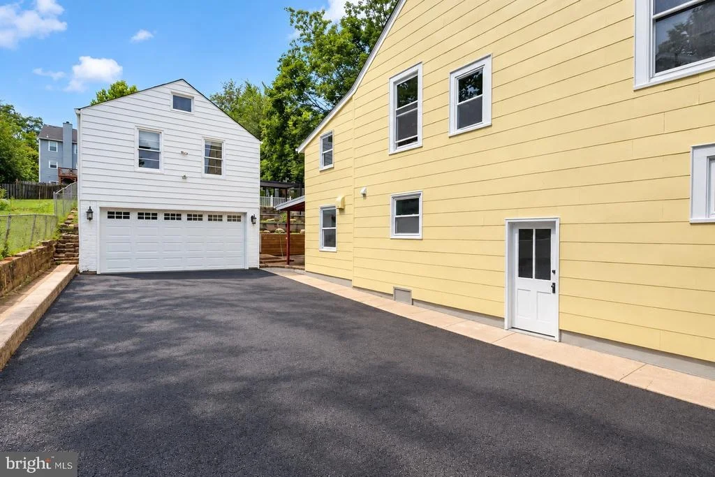 Photo of 710 SILVER SPRING AVENUE