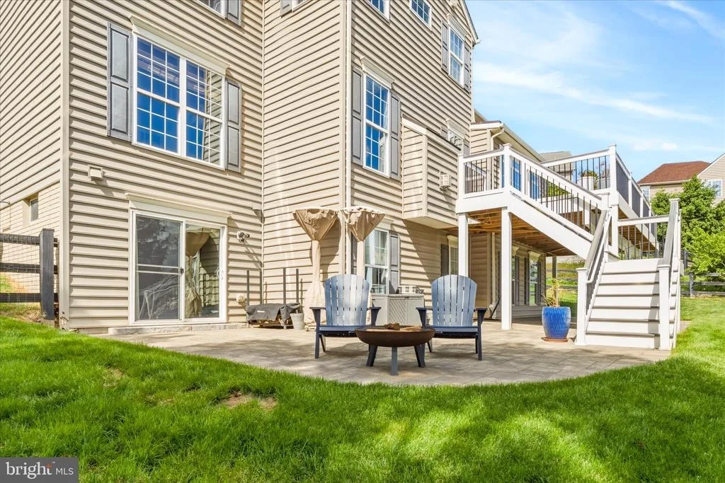 Photo of 2258 W. GREENLEAF DRIVE