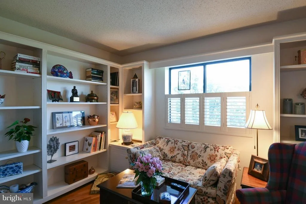 Photo of Unit 604 at 5904 MOUNT EAGLE DRIVE