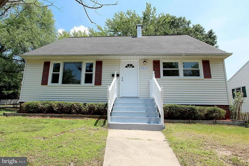 Photo of 911 WHITE WAY