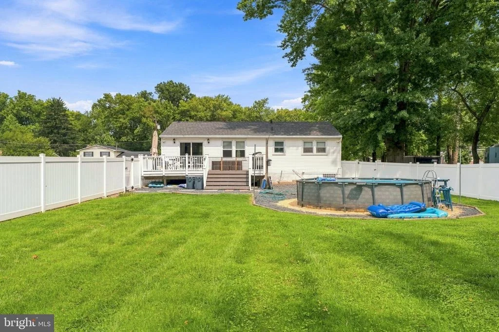 Photo of 6921 UNIVERSITY DRIVE
