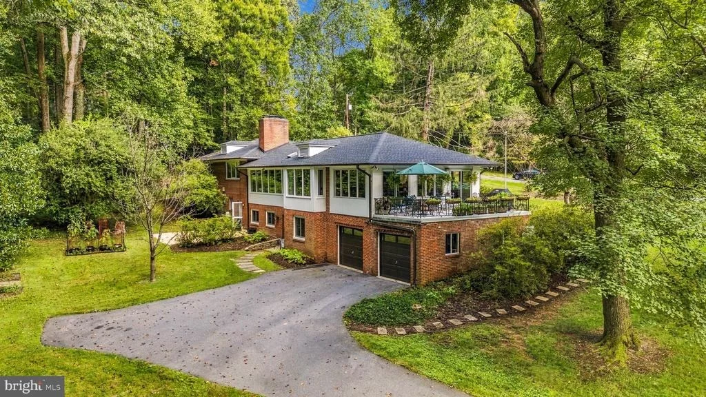Photo of 9233 FARNSWORTH DRIVE