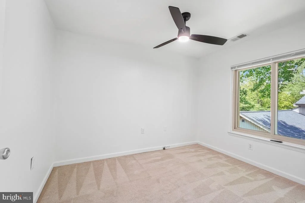 Photo of 19005 HARKNESS LANE