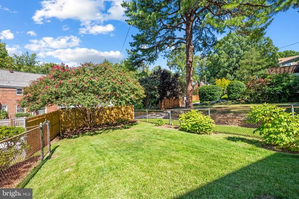 Photo of 1667 PRIMROSE ROAD NW
