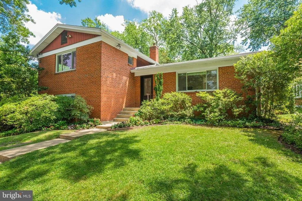 Photo of 3910 MONTROSE DRIVEWAY