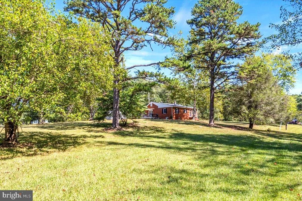 Photo of 1042 GEORGE JAMES LOOP