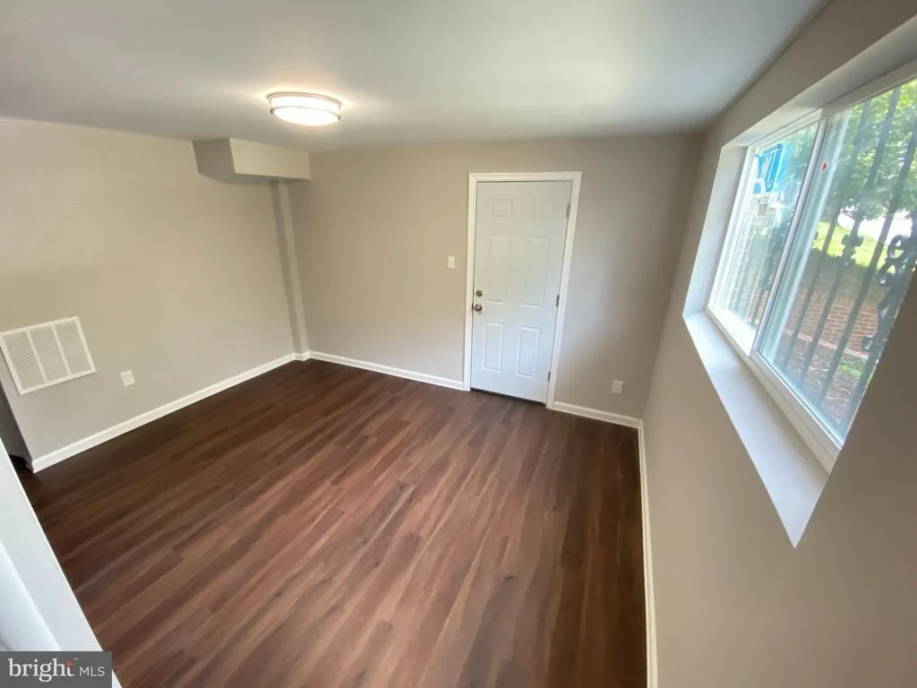 Photo of 6002 MIDDLETON LANE