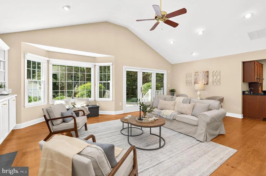 Photo of 668 WHITE SWAN DRIVE