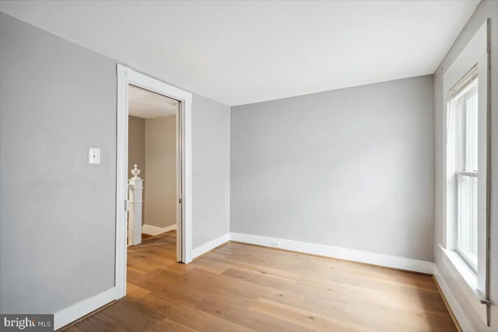 Photo of 218 5TH STREET W