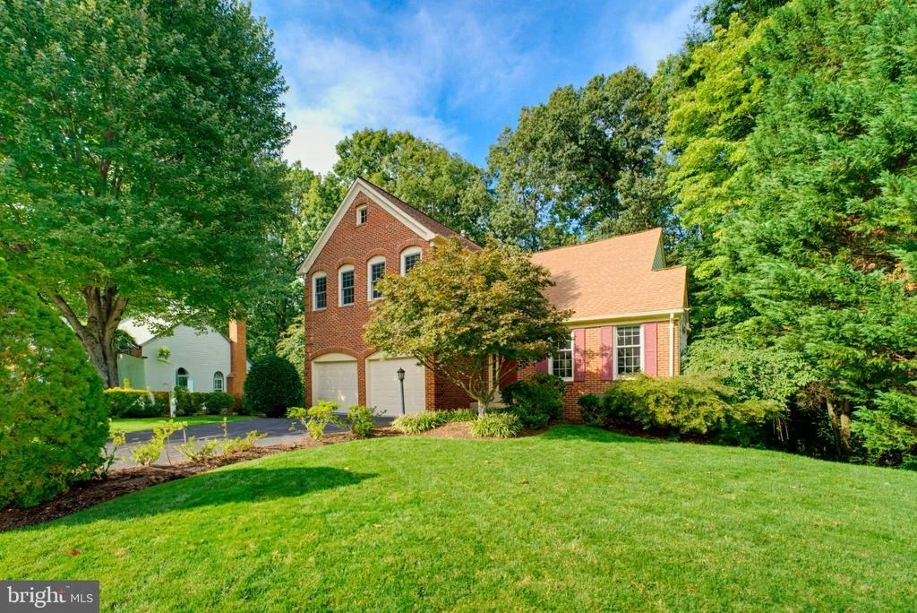 Photo of 7827 BELLEFLOWER DRIVE